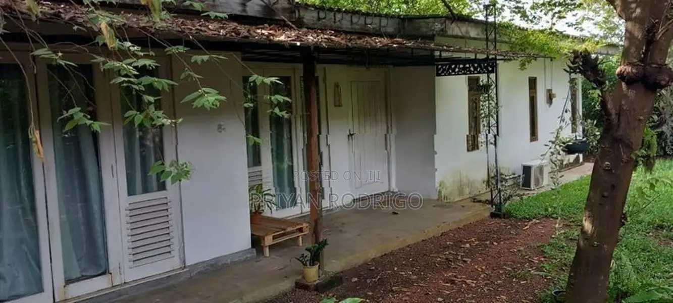 Kotte - Angampitiya Road, 33 Perches of Land with 03 Houses for Sale
