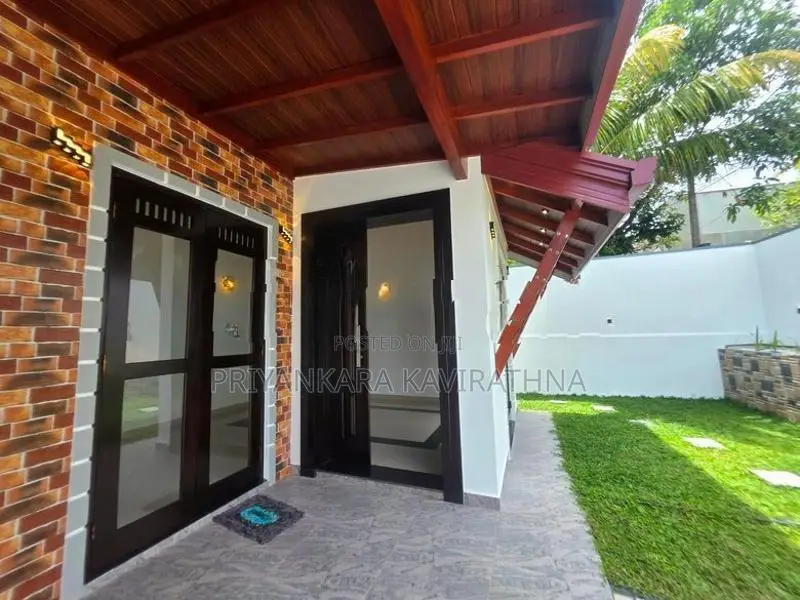 නවීන පන්නයේ අලුත්ම තනි මහල් නොවස විකිනීමට - බටුවන්දර