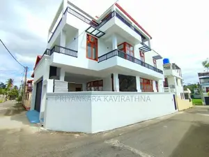 Near Bypass Road / Luxury House For Sale in Piliyandala
