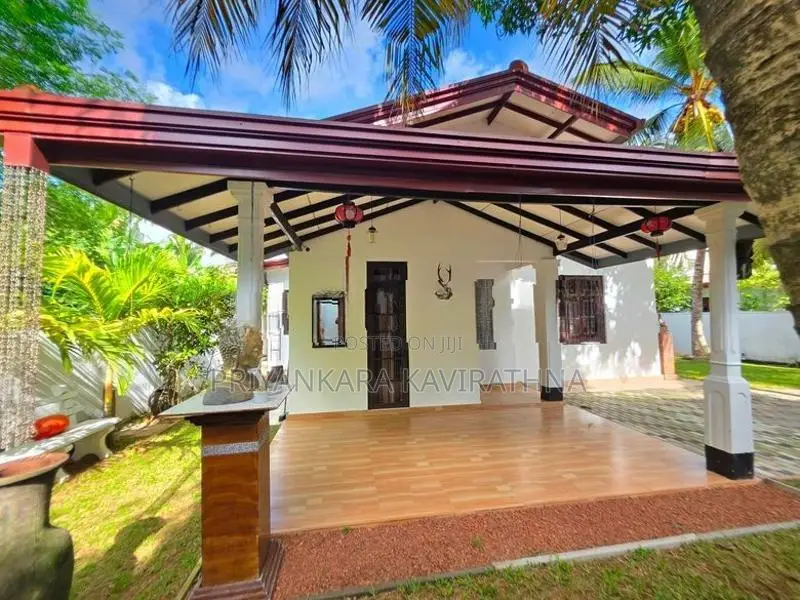 පර්චස් 12.5 ක අලංකාර තනි මහල් නිවස විකිනීමට - මැදගම
