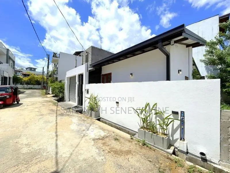 Brand-New Modern Home With Luxury - Athurugiriya Prime City