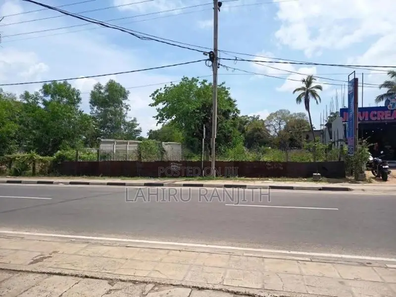 Prime 72 Perches Commercial Land for Sale on Main Road, Valachchenai