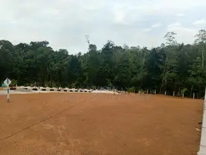 කලගෙඩිහේනෙන් 10p ඉඩමක් විකිණීමට බස් පාරට 100m
