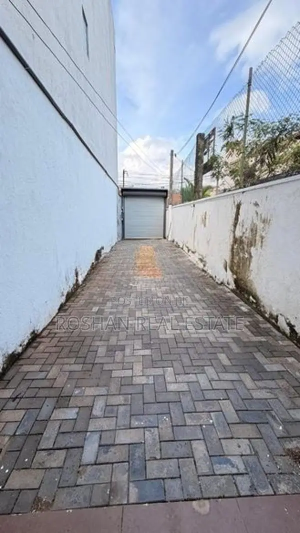 LUXURY THREE STORIED HOUSE FOR RENT KALUBOWILA DEHIWALA SH2502