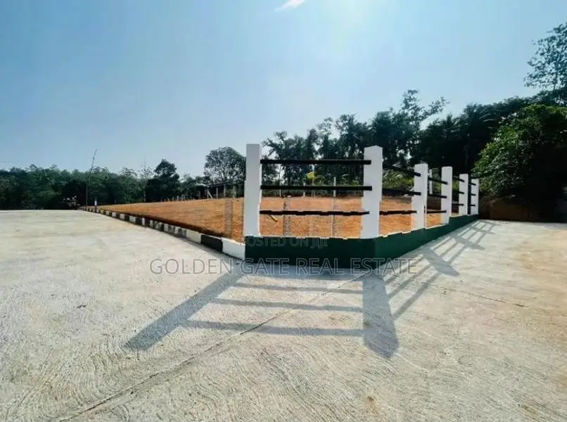 කලගෙඩිහේනෙන් 10p ඉඩමක් විකිණීමට බස් පාරට 100m