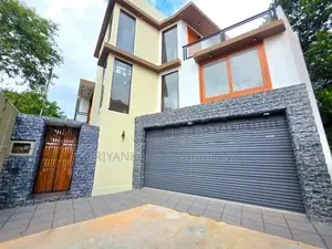 Uncommon Super Quality Mordern 3 Storied House - Piliyandala