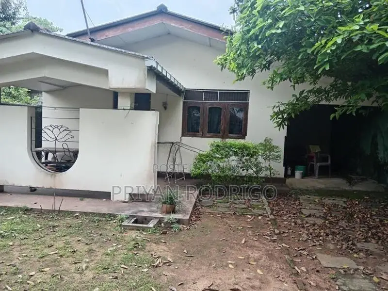 Valuable 20 Perch Land with a Livable House for Sale in Battaramulla