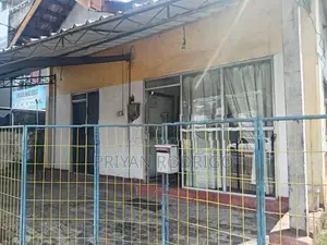 Boralesgamuwa, 23 Perches of Commercial Land with A House for Sale
