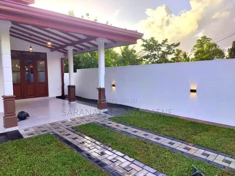 Brand-New House in Horana පදිංචි නොවූ අලුතින් ඉදිකල නිවස හොරණ