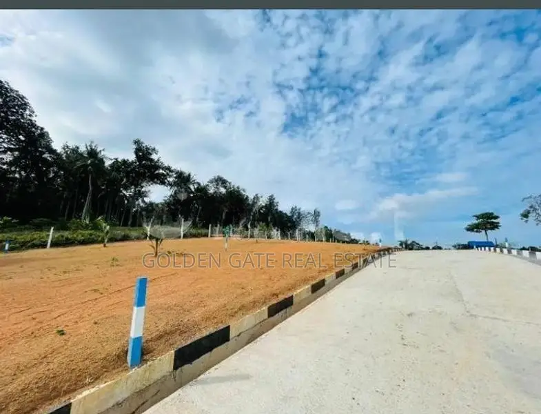 කලගෙඩිහේනෙන් 10p ඉඩමක් විකිණීමට බස් පාරට 100m