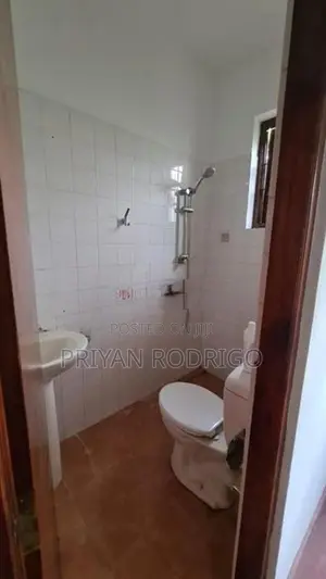 21 Perch Land with 06 Bedroom Luxury House for Sale in Malabe