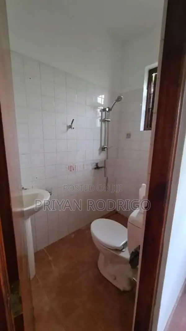 21 Perch Land with 06 Bedroom Luxury House for Sale in Malabe