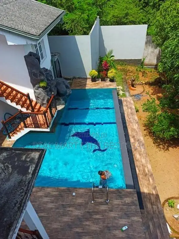 Kaluthara : 8BR (43P) Double-Storied Luxury House for Sale