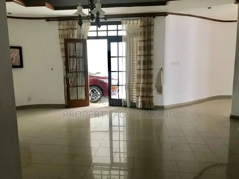 35p land with house for sale in dehiwala - Nadimala