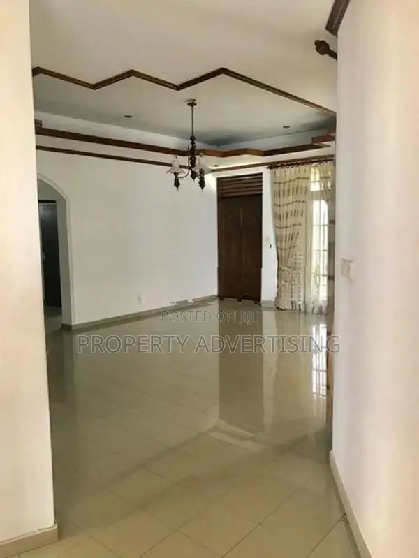 35p land with house for sale in dehiwala - Nadimala