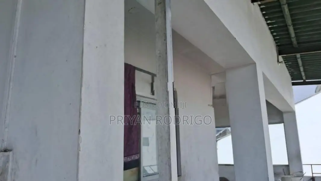 Dehiwala Commercial Building with 21.5 Perches of Land for Sale