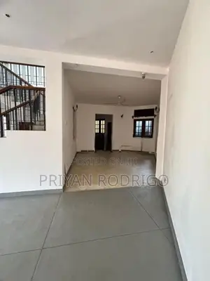 Rajagiriya - Kalapaluwawa 04 Bedroom Upstair House at 1st Lane for Sal