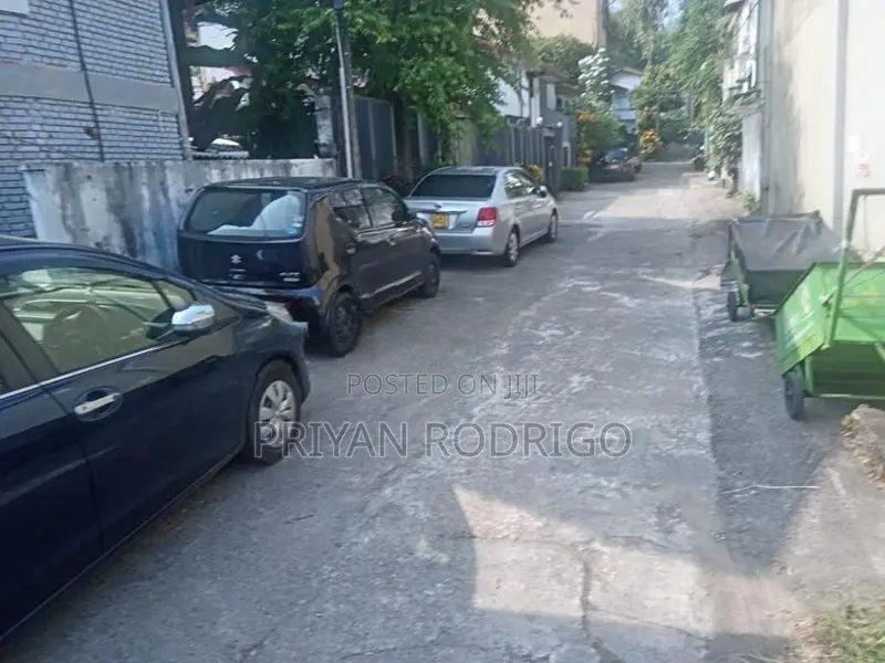 Nugegoda - 40 Perch Land with a 6000 Sq Ft Building for Sale