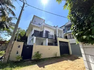 2 Storied House with Roof-Top in Athurugiriya Galwarusa Road