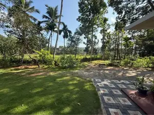 House With 90 Perches Land - Mathugama Kalutara District Matugama