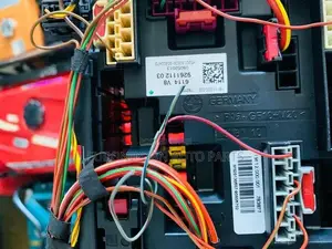 BMW 320D Trunk Power Distribution Junction Fuse Box Relay