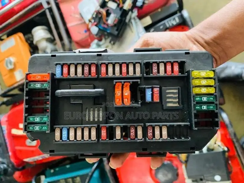BMW 320D Power Distribution Fuse Box Front