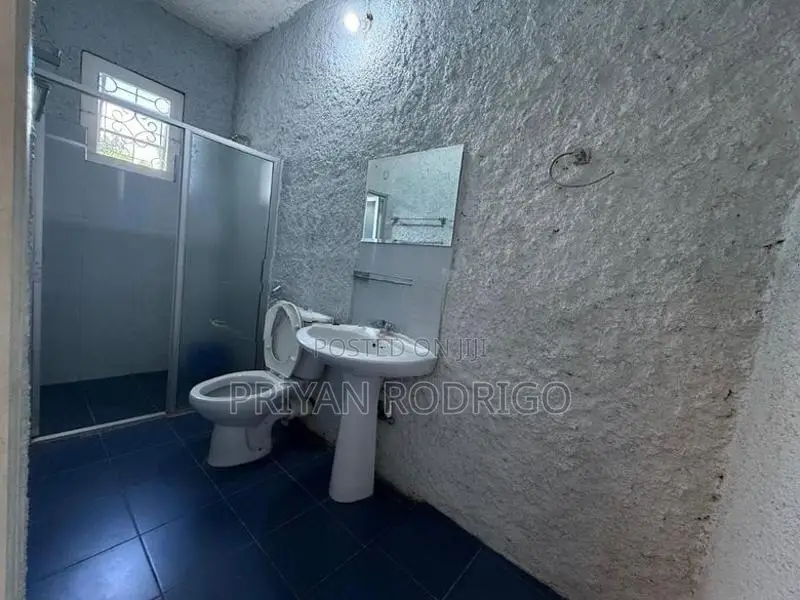 Malabe, Kahantota Road - 4BR Rock House on 11.5 Perches for Sale