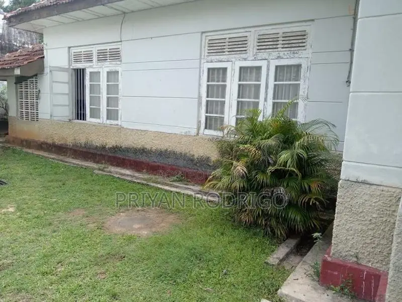 Nugegoda - Wijerama 15 Perches of Land with a Large Old House for Sale