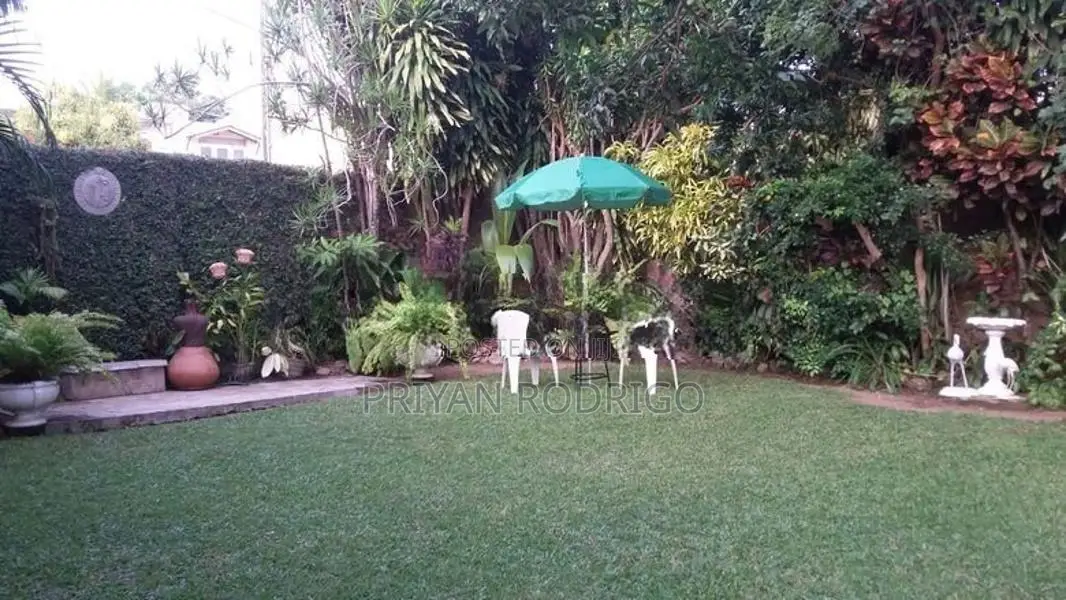 Colombo 09| 25 Perches of Valuable Land with a 06 BR House for Sale