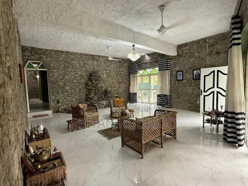 Malabe, Kahantota Road - 4BR Rock House on 11.5 Perches for Sale