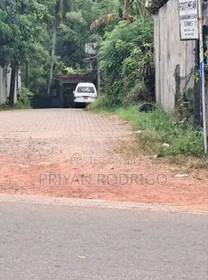 Gampaha, Mudungoda - Square Shaped Bare Land for Sale
