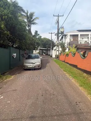 Nugegoda/Dewala Road 15 Perch Land with Houses for Sale