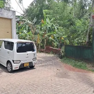 Gampaha, Mudungoda - Square Shaped Bare Land for Sale