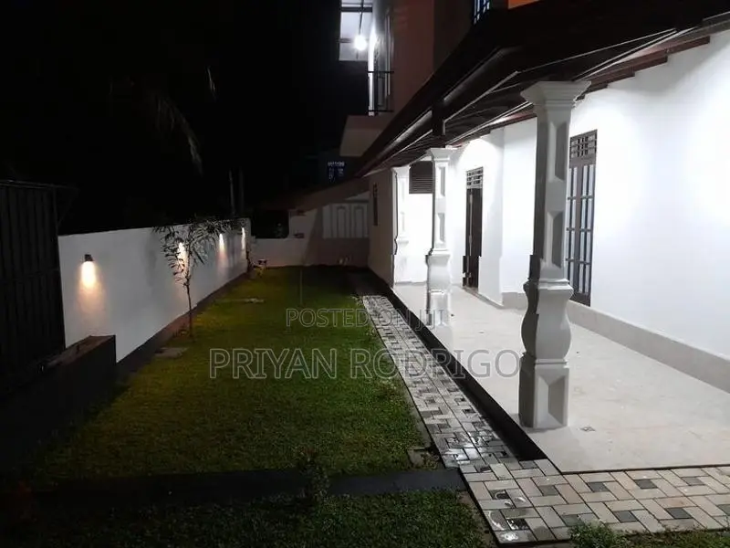 Kahatuduwa - Close to the Expressway Interchange New House for sale