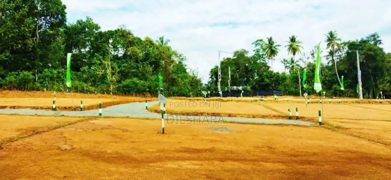 හිරිකැටිය සංචාරක කලාපයේ ඉඩමක්