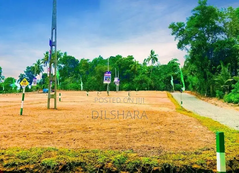 හිරිකැටිය සංචාරක කලාපයේ ඉඩමක්