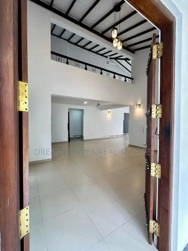 Luxury 2-Story Family Home – Prime Kadawatha Location