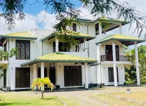 GALEWELA : 6BR (100P) 3-STOREY HOUSE FOR SALE