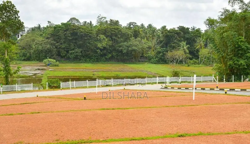 මාතරින් වෙලකට මුහුණලා ඉඩමක්