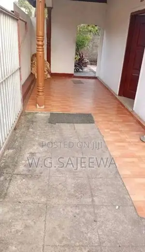 Single house sale in Ekala Town