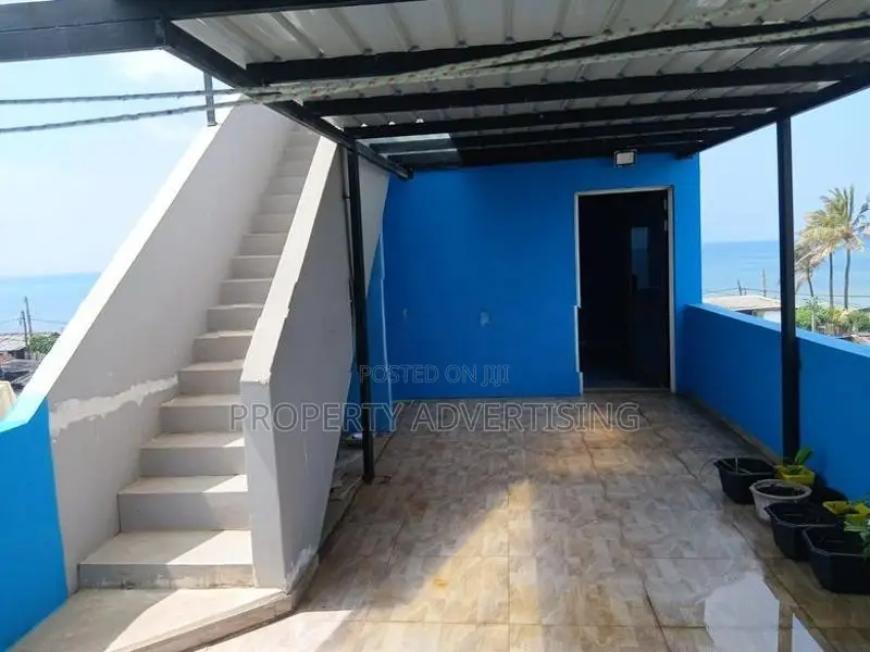 3 Storey small house for sale in mount Lavinia