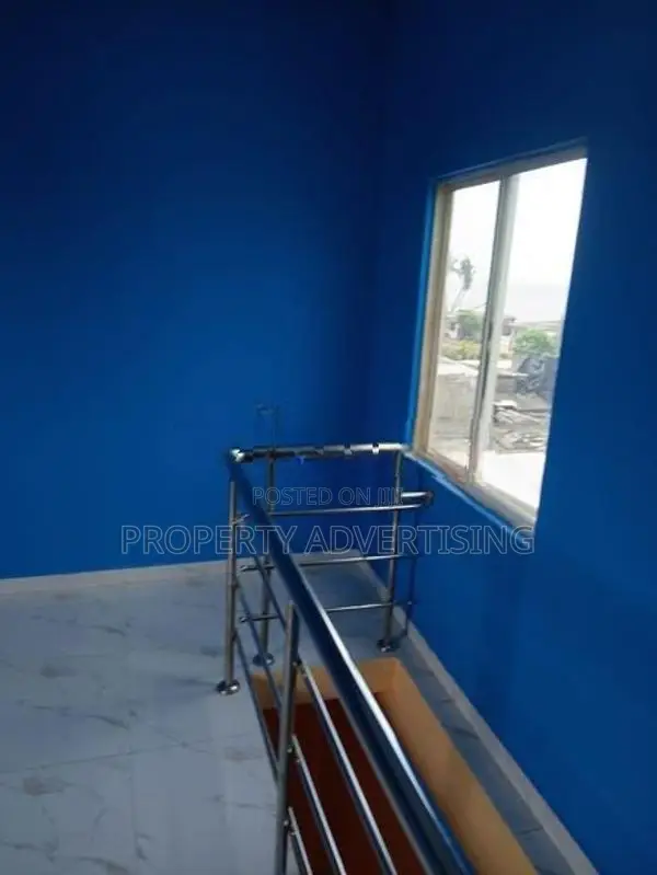 3 Storey small house for sale in mount Lavinia