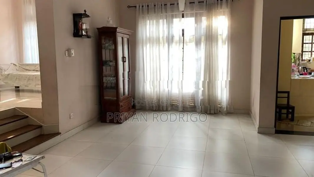 15 Perch Land with 05 Bedroom House for Sale Thalawathugoda