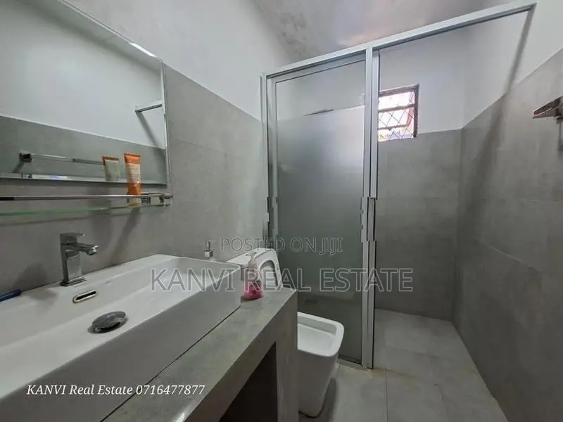 12.5 Perch Land With 2 Story House Sale In Boralesgamuwa Junction