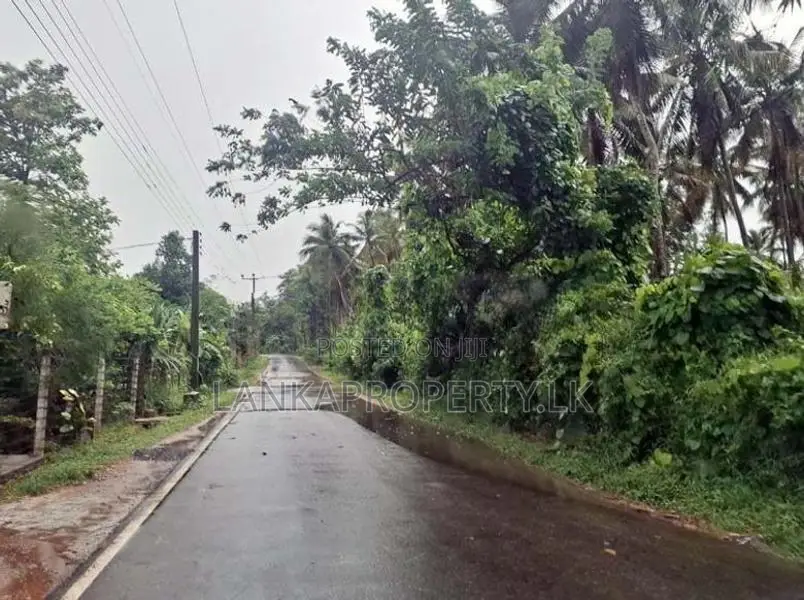 Residential 14 perches Land for Sale in Uruwala, Weliveriya