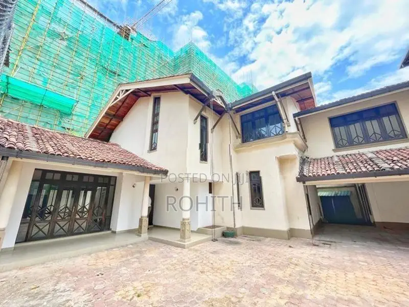Rosmead Place, Colombo 07 House (Large with 5+ Park)