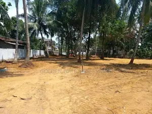 පදින්චියට යක්කල නගරයට 700m දුරින් බිම් කොටස්