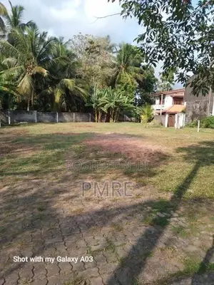 Lanf for sale facing hospital road in Kalubowila