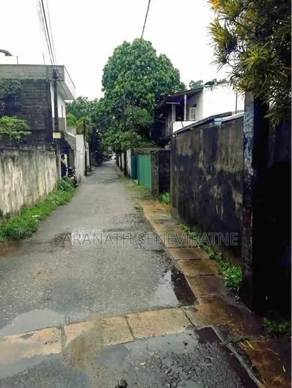 Old house for Land Value facing 2nd lane Kesbewa Road Delkanda Nugegod