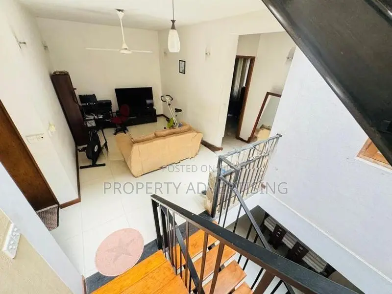 Boralesgamuwa Architect-Designed Home in the Heart of City
